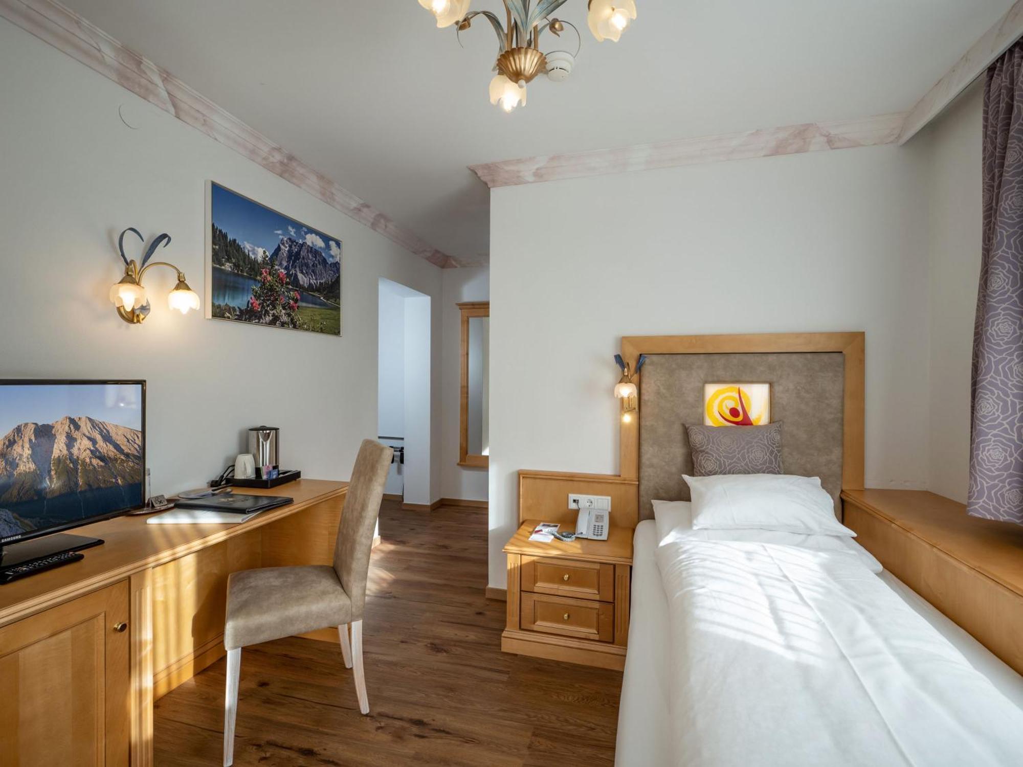 Alpenhotel Karwendel -Adults Only- Leutasch Exteriör bild